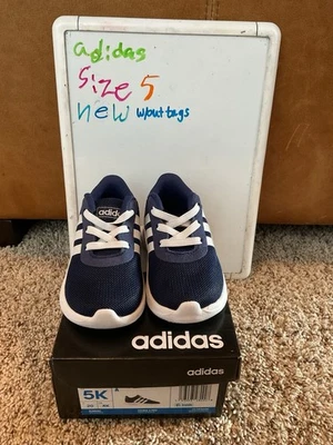 Tênis Adidas infantil tamanho 5 azul marinho (nunca usado) - Imagem 1 de 4