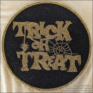 4 NEW HALLOWEEN BEADED PLACEMATS "TRICK OR TREAT" SPIDER w WEB BLACK & GOLD - Picture 1 of 3