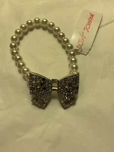 Betsey Johnson Pop Heart Pearl Crystal Rhinestone Bow Bracelet NWT $58 - Picture 1 of 6