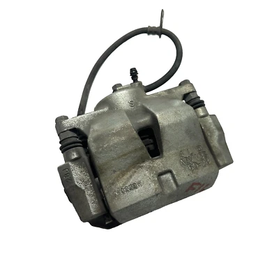 ОРИГИНАЛЬНЫЙ ПЕРЕДНИЙ ЛЕВЫЙ СУППОРТ БОКОВОГО ТОРМОЗА ВОДИТЕЛЯ TOYOTA CAMRY 2018-2019 Avalon - Изображение 1 из 4