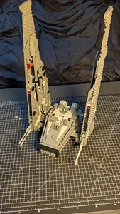 LEGO Star Wars: Kylo Ren's Command Shuttle (75104) - Picture 1 of 4