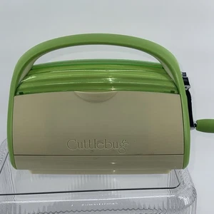 Cricut Cuttlebug Die Cutting Embossing Machine Crank Crafter Green - NO PLATES - Picture 1 of 6