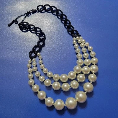 Kenneth Cole NY 3 hebras de perlas de diferentes tamaños en cadena negra gruesa 18"  Foto 1 de 4