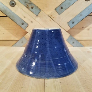 Vaso per piante da fiori in ceramica blu a forma di campana con molteplici tonalità di fienile blu swanky - Foto 1 di 12