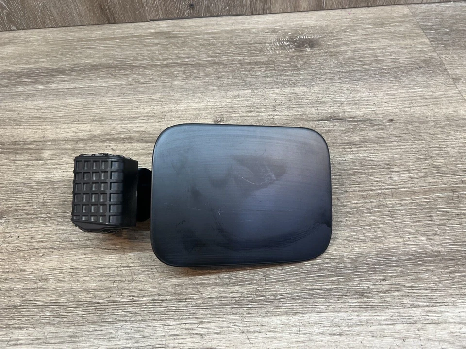 2016-2019 HYUNDAI SONATA FUEL FILLER DOOR OEM 69510-C2000 - Image 1 of 4