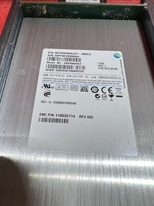 EMC 005049185 200GB 3.5" SATA 6G VNX5500/5700/7500 Solid State Drive - Picture 1 of 3