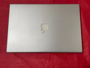 MacBook Pro 15" 2006 2.16GHZ 4GB RAM SENZA HDD ED ALIMENTATORE. PER RICAMBI - Foto 1 di 8