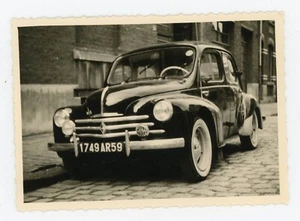 PHOTO snapshot amateur, une voiture ancienne Renault 4cv old car - Picture 1 of 2
