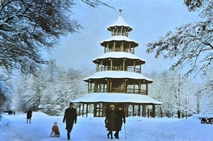 AK München Englischer Garten Chinesischer Turm 1980er Winter Schnee - Bild 1 von 2