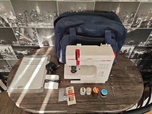 Mini macchina da cucire elettrica JANOME modello 525 con pedale - Foto 1 di 10
