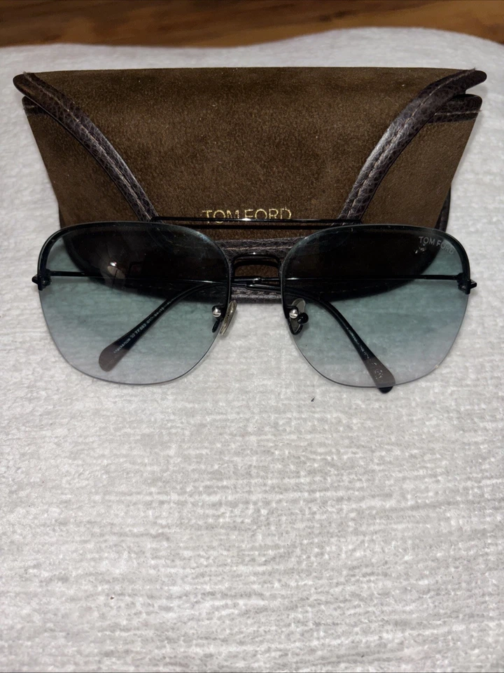 TOM FORD TF 0883 Mackenzie-02 Sunglasses Black With Case Shipped Priority Mail - Image 1 of 4