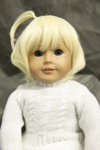 Peluca de muñeca pequeña estilo cola de caballo Lucy - rubia lino tamaño 10-11"" 11-12"" y 12-13 - Imagen 1 de 2