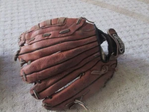 Guante de béisbol softbol Louisville Slugger 12,75 moretones acolchado derecho - Imagen 1 de 2
