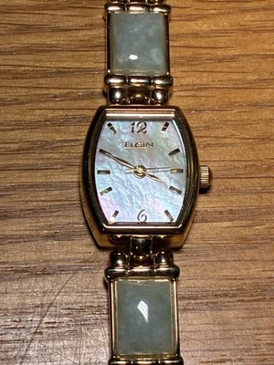 Vintage Elgin Quartz Green Jade Mother of Pearl Dial Ladies Dress Watch Works - Image 1 of 4