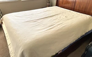 VTG Fieldcrest Touch of Class Queen Blanket Cream Satin Binding Acrylic 84x79 - Picture 1 of 9