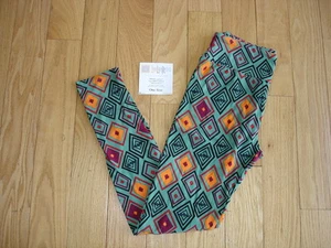 LULAROE ~ One Size LEGGINGS ~ OS ~ Diamonds W/ Black Bats Green NEW ~ Halloween - Picture 1 of 1