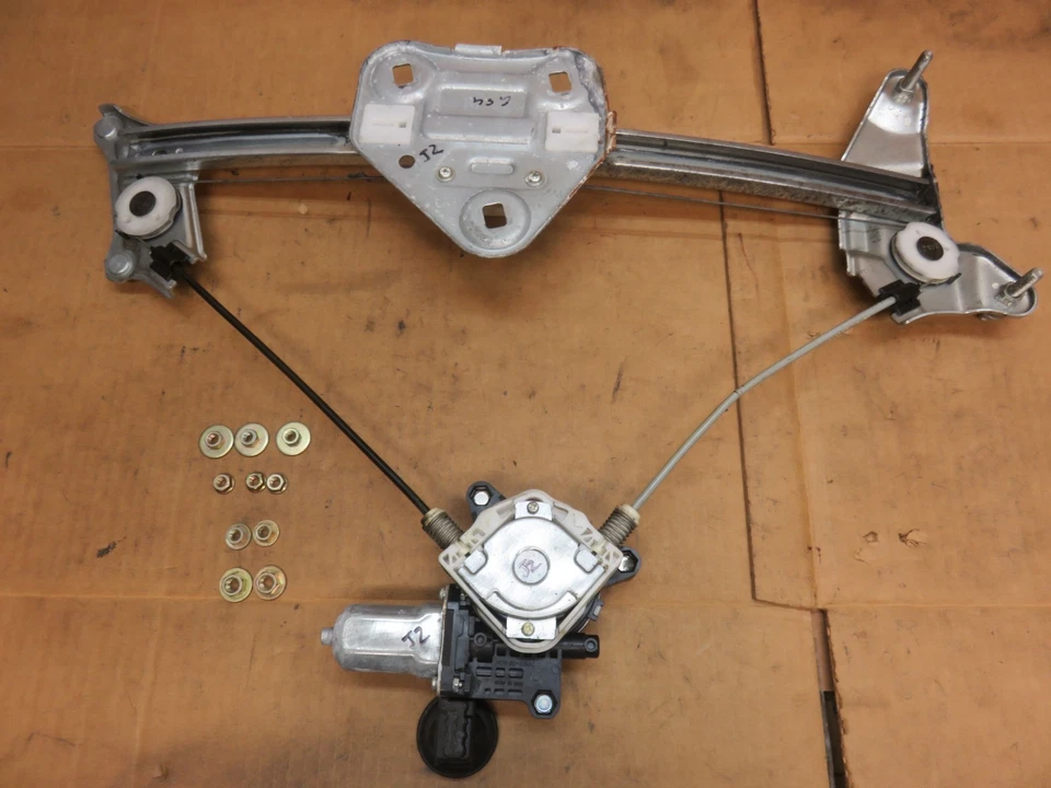 04-08 TOYOTA SOLARA LEFT DRIVER SIDE WINDOW REGULATOR MOTOR HARDWARES LAST 2008! Foto 1 de 1