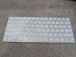 Apple Magic Keyboard A1644 Wireless Bluetooth, White, US English Layout - Picture 1 of 5