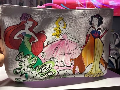Bolso de Mano Grande Princesa Parques Disney con Correa Ariel, Aurora, Blancanieves Usado en Excelente Condición Foto 1 de 4