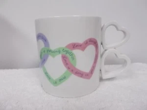 Taza de café porcelana Avon Love Is Hearts Handle Día de San Valentín - Imagen 1 de 6
