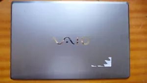 ✅SONY VAIO PCG-8152M VGN-AW LCD SCREEN BACK TOP COVER CASE 013-001A-8744-A - Zdjęcie 1 z 8