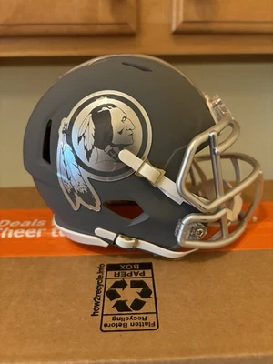 Mini casco de fútbol americano de pizarra personalizado de los Washington Redskins gris mate calcomanías plateadas Foto 1 de 4