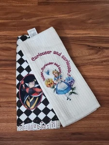 NEU 2-teiliges Set Disney Alice im Wunderland Neu mit Etikett Küche Geschirrtücher Neu mit Etikett - Bild 1 von 1