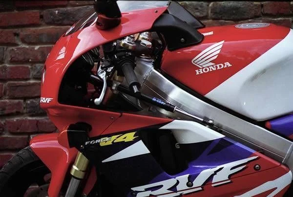 Kit estabilizador y montaje amortiguador de dirección Honda RVF750R RC45 1994-1999 Toby Bélgica Foto 1 de 1