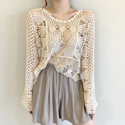 Blusa de encaje crochet recortada de punto manga larga ahuecada de verano dulce para dama Foto 1 de 4