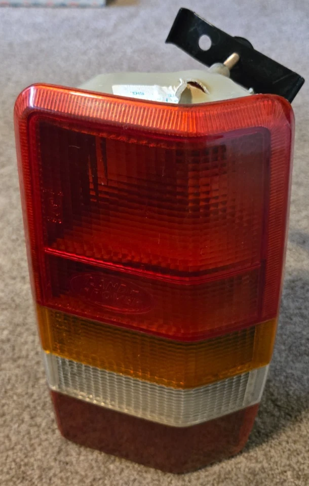 Оригинальный задний фонарь в сборе для правостороннего пассажира Land Rover Discovery 1996 - 1998 годов выпуска - Изображение 1 из 4