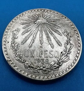 1938 Mexico Un Peso Libertad Cap And Rays .720 Silver  MEXICO ONE PESO COIN - Picture 1 of 6