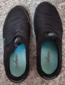 Skechers Women Size5 Kids size 3 Black/Turquoise Slip on Sneakers Excellent - Picture 1 of 3