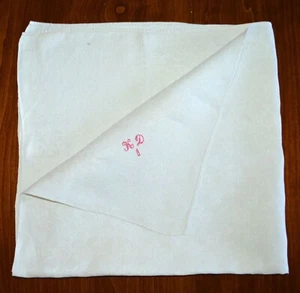 VINTAGE ANTIQUE NAPKIN MONOGRAM RED WORK "KD" LINEN 26X27 INCHES DAMASK DESIGN - Picture 1 of 4