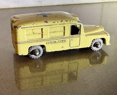 Lesney Matchbox Serie Nº Ambulancia Daimler 14b 1 cruz en techo ruedas grises Foto 1 de 4