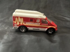 2003 Matchbox Ambulance - Picture 1 of 4