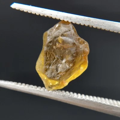 Натуральный турмалин необработанный 9x8x4 2,65 карата из Танзании - Изображение 1 из 4