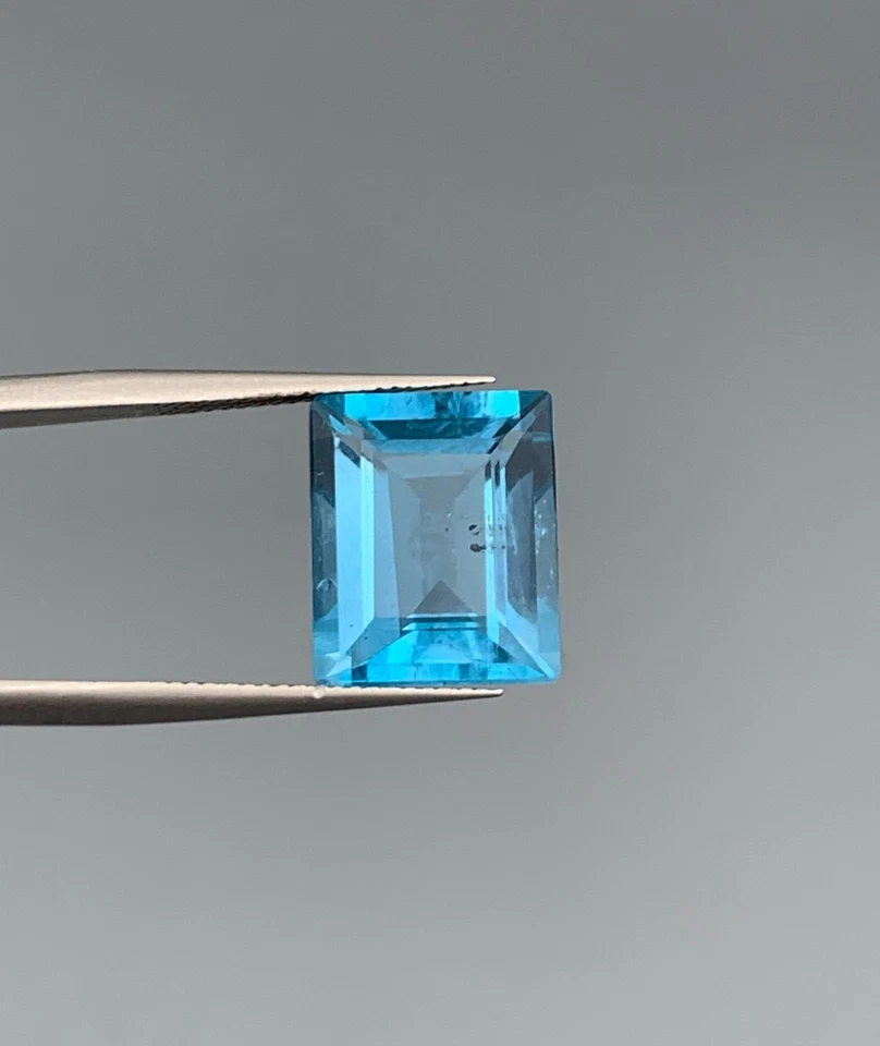 Esmeralda fluorita 9,10 quilates cortada de Afganistán Foto 1 de 4