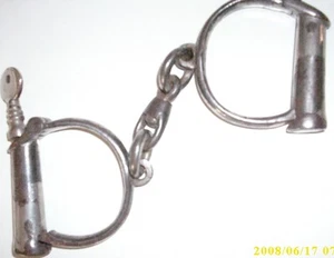 VINTAGE BRITISH FEMALE / CHILD 'DERBY' POLICE HANDCUFFS -With KEY - Picture 1 of 1