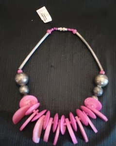 New Discovery Jewelry Chunky Large Pink Discs Silvertone Necklace - Picture 1 of 3