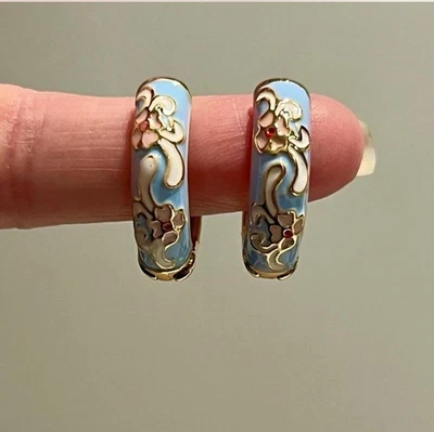 Nuevos Pendientes Argolla Cloisonné Floral Azul y Rosa Suave Foto 1 de 4