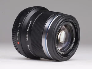 Olympus M.Zuiko Digital 45mm f/1.8 (schwarz) inkl. CIR-PL und Hoya HMC UV(c) - Bild 1 von 6