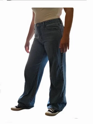 Size 5 Junior/Women's High Rise Wide Leg Jeans! Brand New! Tags Included!!  - Image 1 of 2