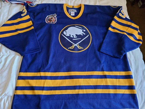 CCM authentic Buffalo Sabres Dominik Hasek ultrafil jersey 90s vintage 54 1993 Cover