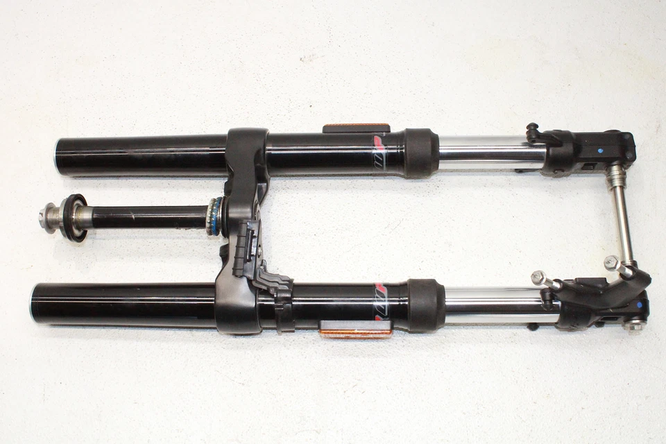20-23 KTM DUKE 200 OEM WP FRONT FORKS SHOCK SUSPENSION LOWER TRIPLE TREE AXLE - Image 1 of 4