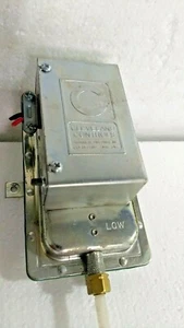 Cleveland Controls AFS-222 - 200VA Pilot Duty - Air Pressure Sensing Switch - Picture 1 of 4