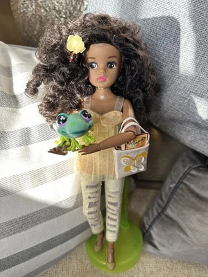 Boneca Sindy OOAK Disney Bounding Princess Tiana Inspirado Roupa e Sapo  - Imagem 1 de 4