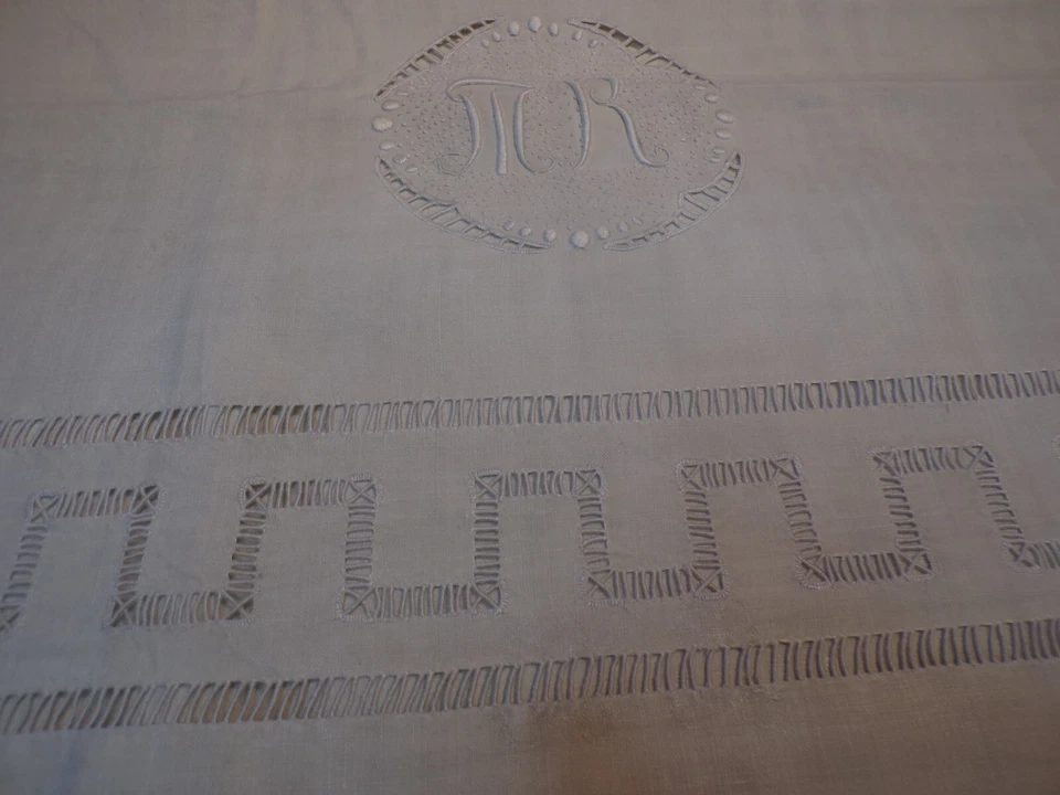 Linge ancien Drap en métis écru avec jours  monogramme MR - Photo 1/4