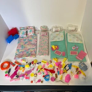 Vintage 80s - 90s Barbie Doll Furniture Bedding Pillows Accessories Lot 1987 - Bild 1 von 14
