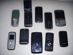 STOCK 10 CELLULARI BLACKBERRY NGM VINTAGE TELEFONI VECCHI LOTTO N. 16+REGALI - Foto 1 di 5