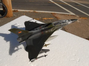 1/72 scale modern German F-16 with delta wings jet fighter built & painted model - Bild 1 von 8